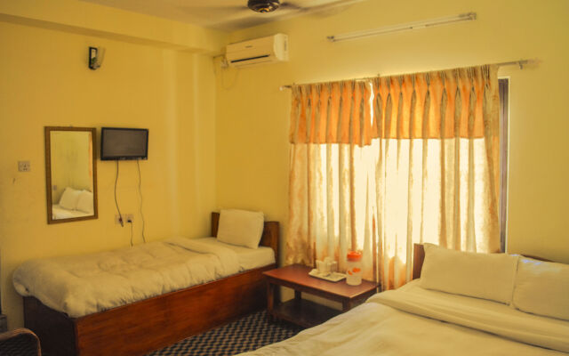 OYO 249 Hotel Royal Image