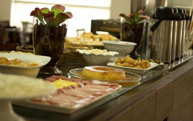 BOMBONATO HOTEL - Fácil Acesso ao Aeroporto e parque de Exposições ABCZ