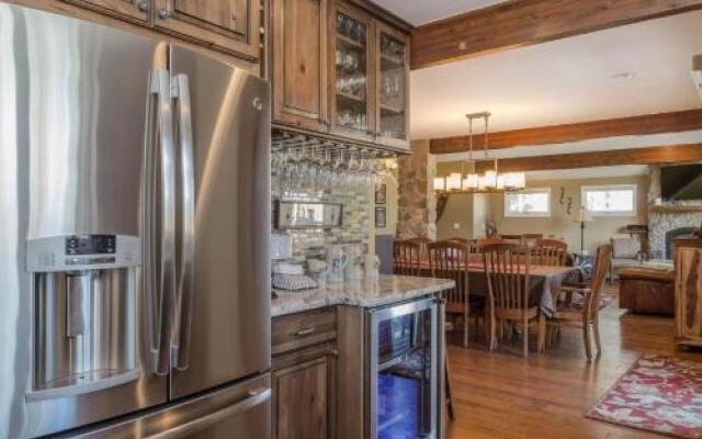 Fox Run 5 Br home by RedAwning