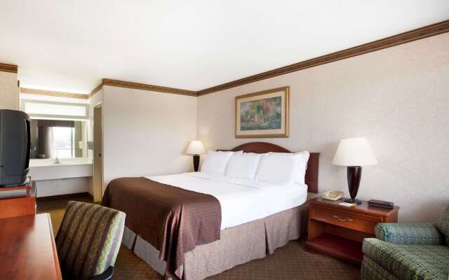 Days Inn by Wyndham Forrest City