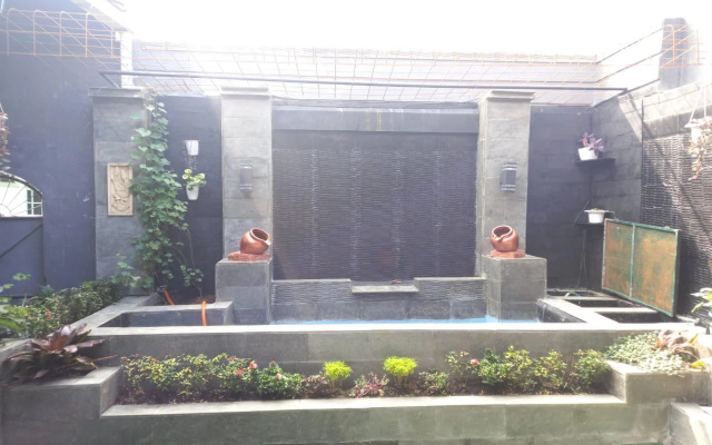 Hotel O 94911 Syariah Anggrek Guest House