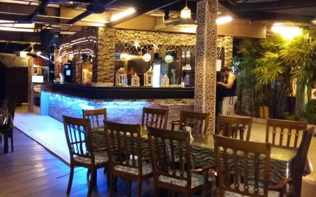 D'Feringghi Haus Hotel & Restaurant