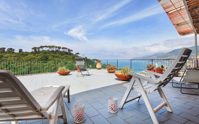 Stunning Sea View Apartment in Camogli