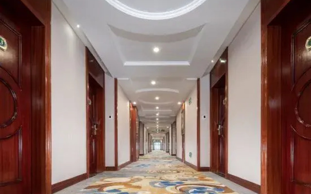 Vienna Hotel(Shenzhen Pingshan High-speed Rail Station & Pingshanwei Metro Station)