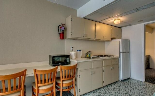 Admiral Resort Motel