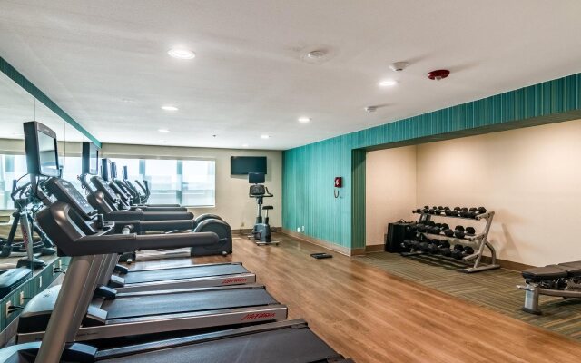 Holiday Inn Express & Suites Camarillo by IHG