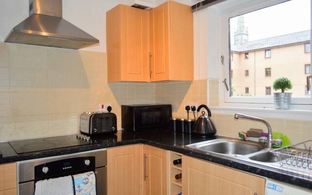 1 Bedroom Flat Near Leith Shore