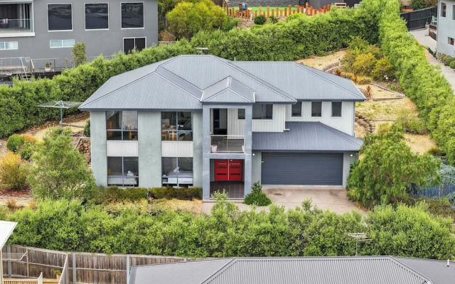 4 Bedroom House - Gorgeous View