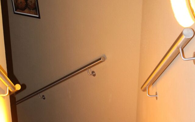 Sleep-Time Guest Lodge