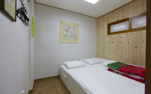 Go Woon Dang Hanok Guest House