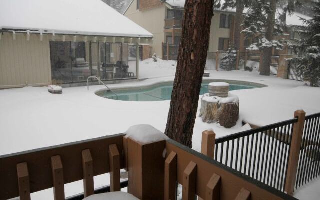 Discovery 4 Condominiums