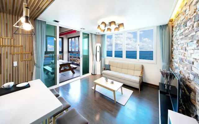 Pohang Couple Stone Pension