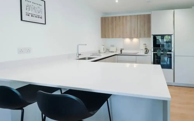 Luxury Manchester Apartment - Yellow