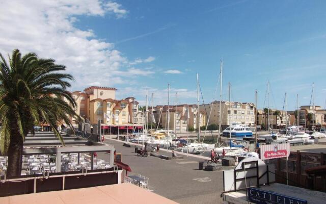 Studio sur le port, climatisation, wifi, piscine, lave-linge