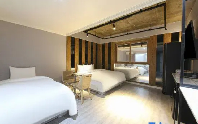 W Hotel Gumi Okgye