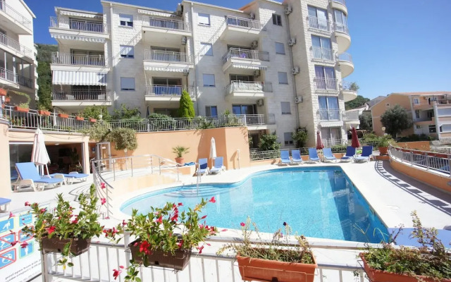 Petrovac Bay Apartments