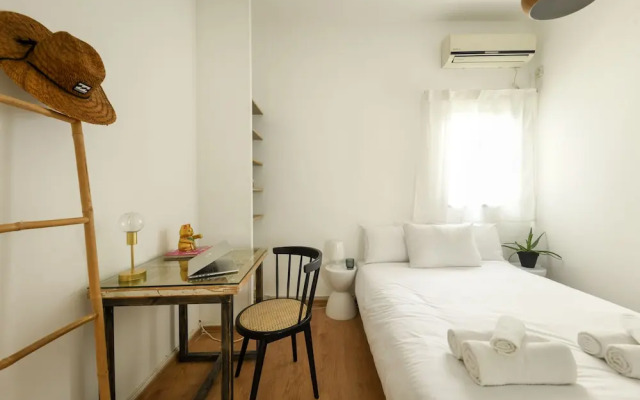 Stylish 2-Bedroom Green Oasis
