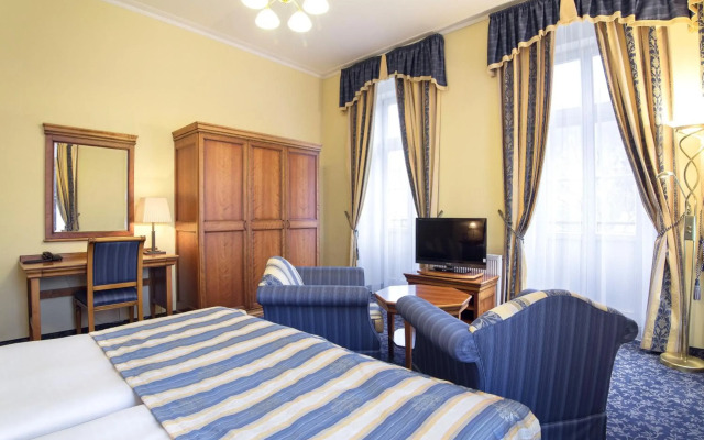 Ontario Hotel Garni