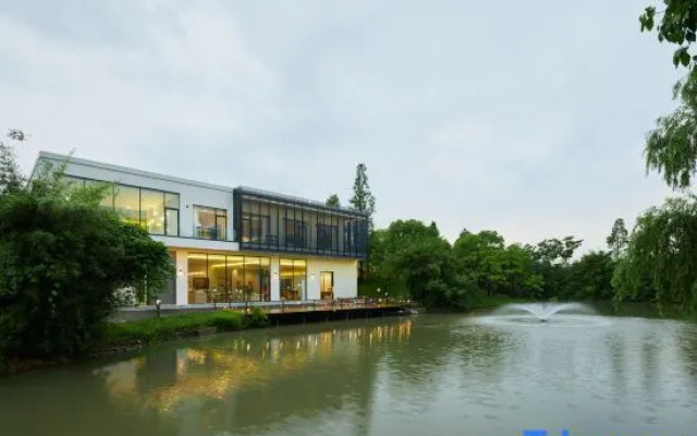 Mulin Riverside Hotel
