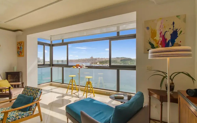 Magnificent Sunny Seafront Apart Sliema