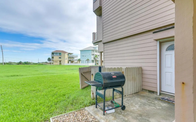 Oceanfront Galveston Beach House: Steps to Sand!