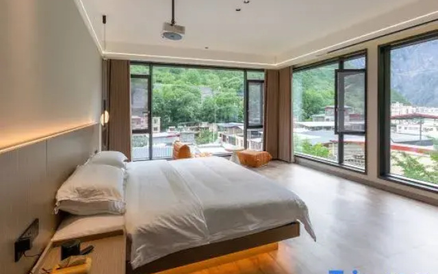 Lixian Mountain Lodge Folk Hotel