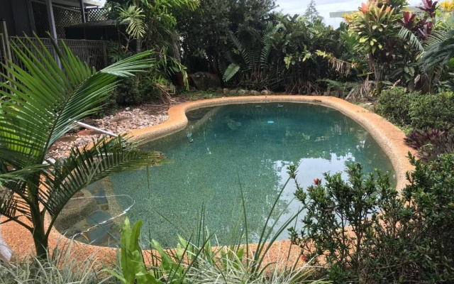 Royal Palm Cottage, Entire two bedroom 2 bathroom house with Pool – Outside – Mission Beach