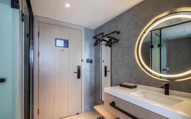 Xinhuating Business Hotel