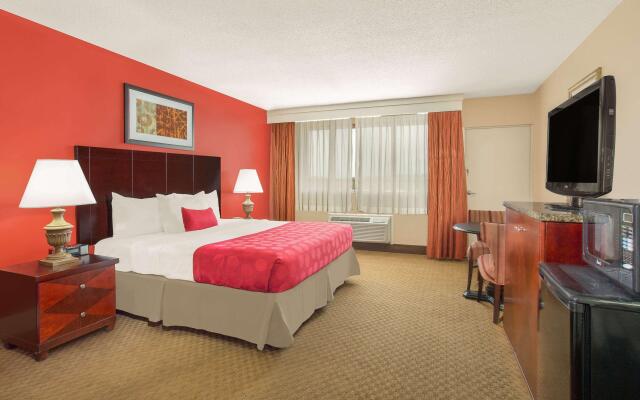 Ramada Plaza by Wyndham Fayetteville Fort Bragg Area