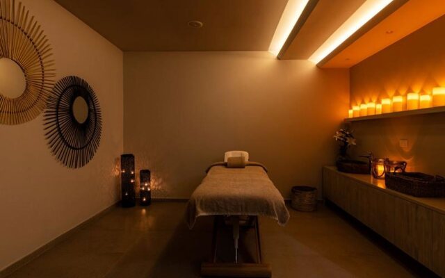 Nelia Beach Hotel & Spa