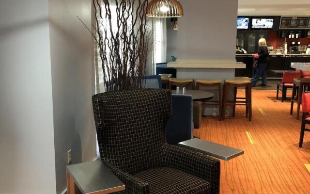 Courtyard by Marriott Toronto Airport