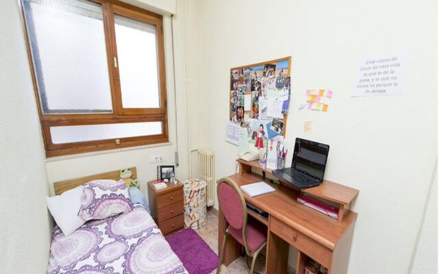 Ensuite Rooms for Women Only - LEON