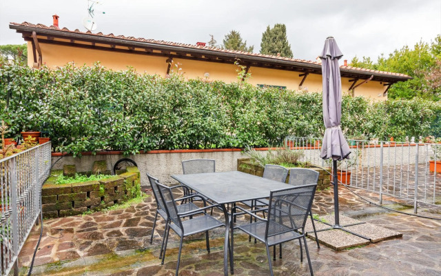 Coverciano Modern Apartment with Patio!