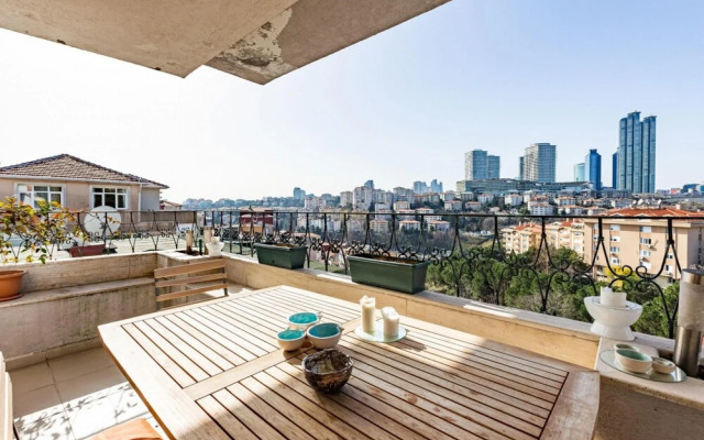House With Balcony and City View in Besiktas