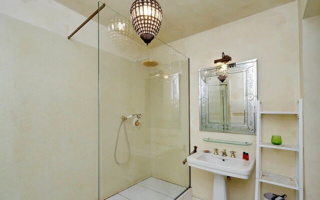 Spanish Steps Charming Apartment
