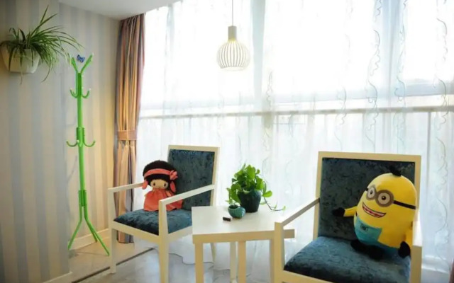 Chengdu Charm City Hotel