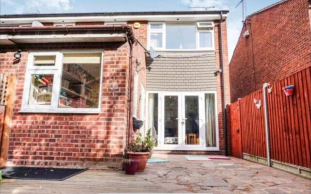 4 Bedroom House Coventry Hosted By SnoozeNow