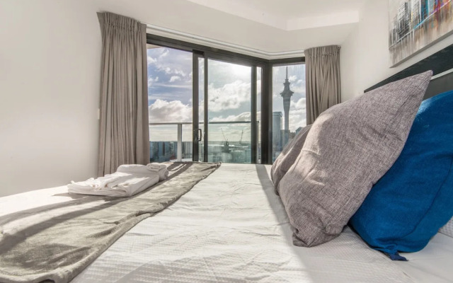 JHT  2 BRM apartment Skytower Sea view