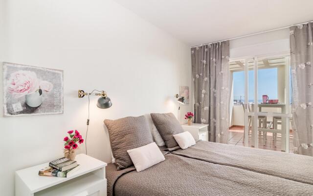 PDM - Elegant Apartment with Breathtaking Sea view