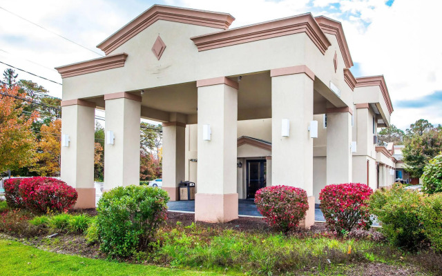Hibiscus Inn & Suites
