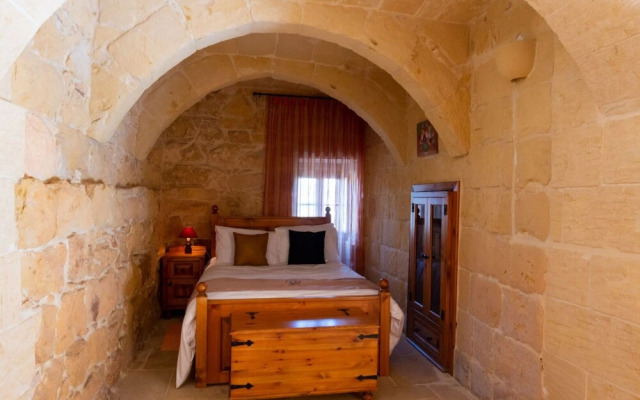 Villeleynah Amazing Gozitan Villa + Pool