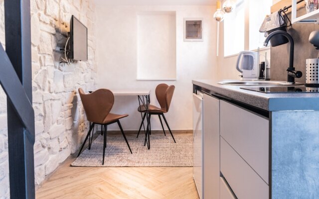 L&B amphitheater apartments