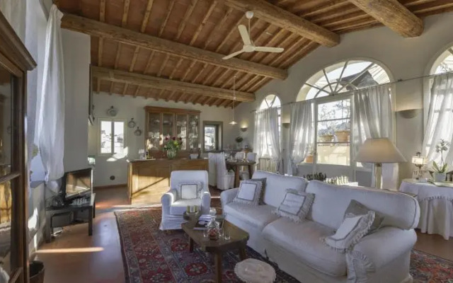 Visconti Halldis Apartment