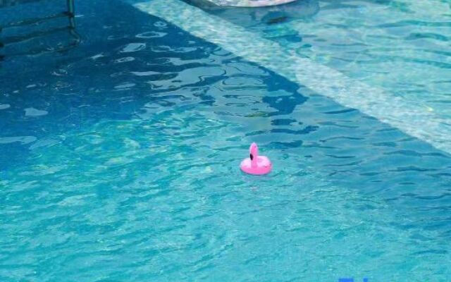 Yunshang Grassland Fengsheng three time hot spring holiday villa
