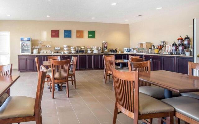 Country Inn & Suites