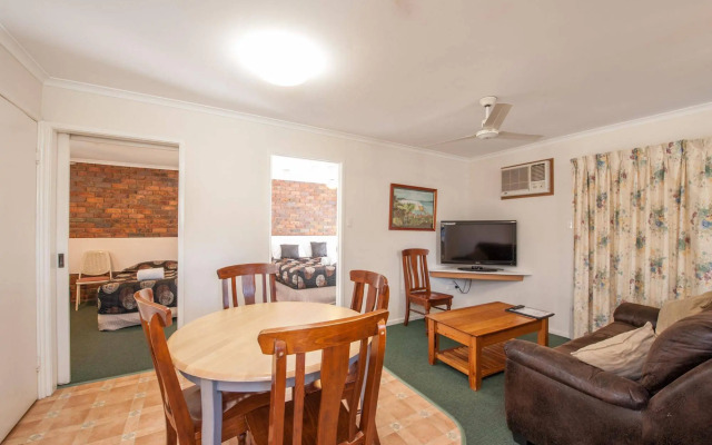 Jacaranda Place Motor Inn