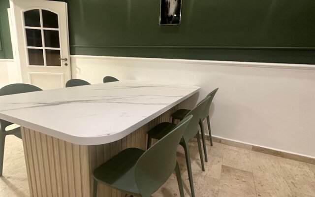3 Bedroom Apartment Of 200 Square M With Terrace