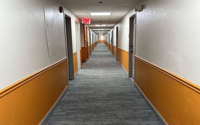 La Quinta Inn & Suites by Wyndham Orlando South