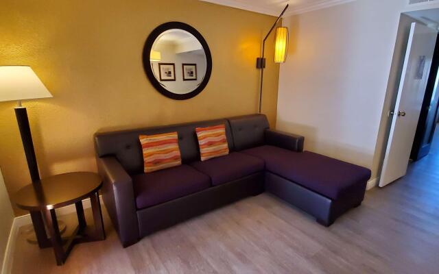 Buena Park Grand Hotel & Suites