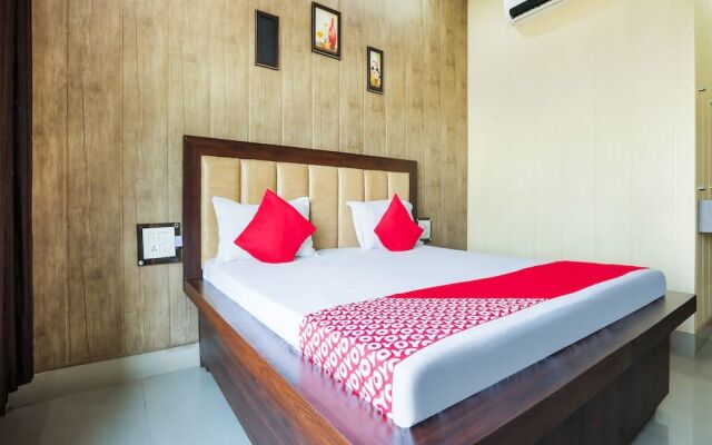 Capital O 38771 Hotel J7 International